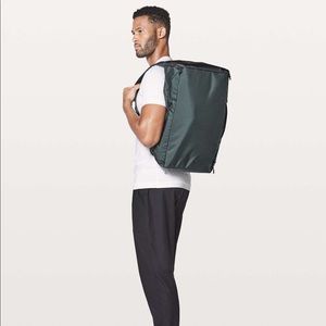 lululemon assert duffle